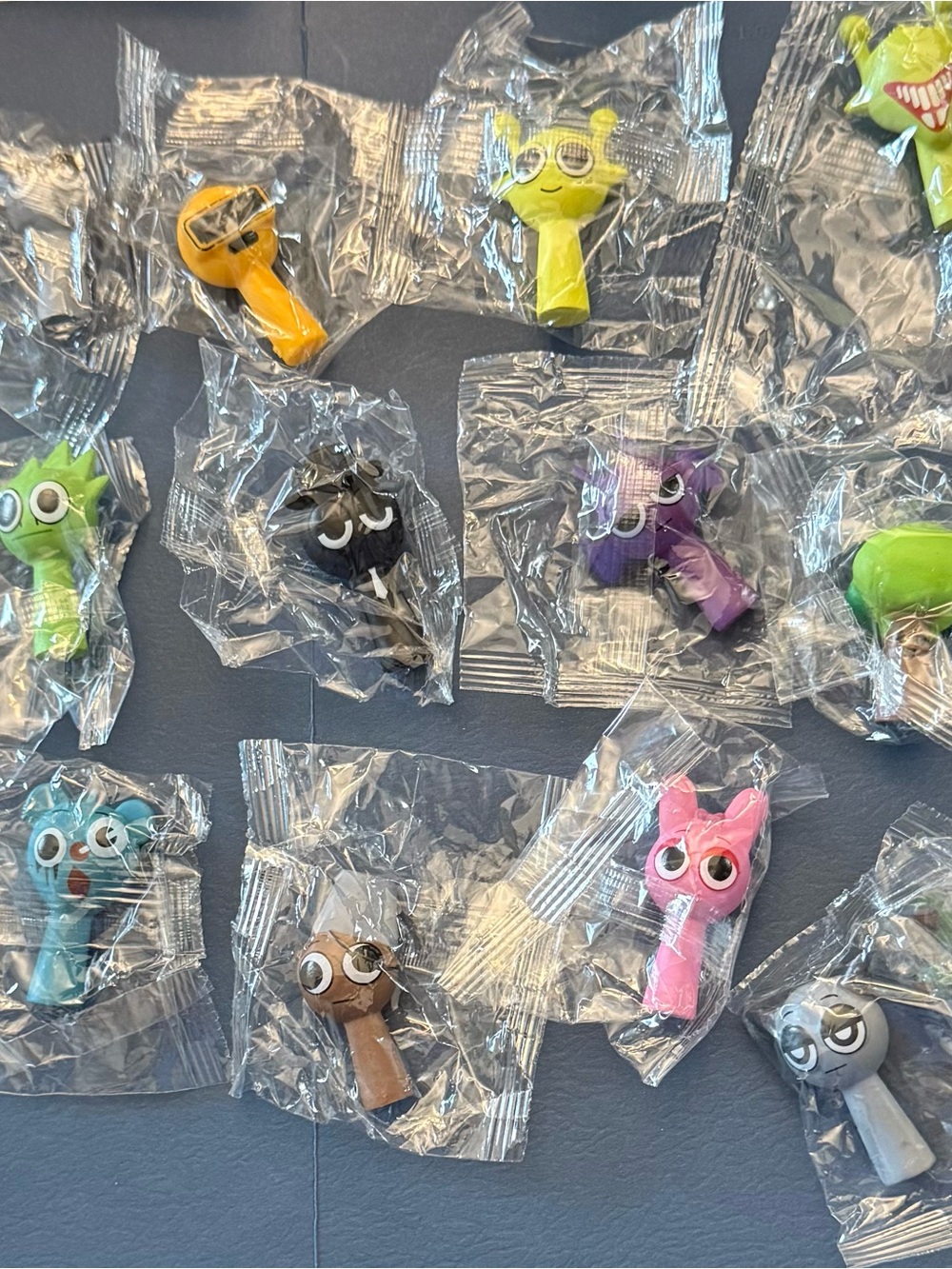 Spunki Figurines toys (15pcs + 4 repeated)